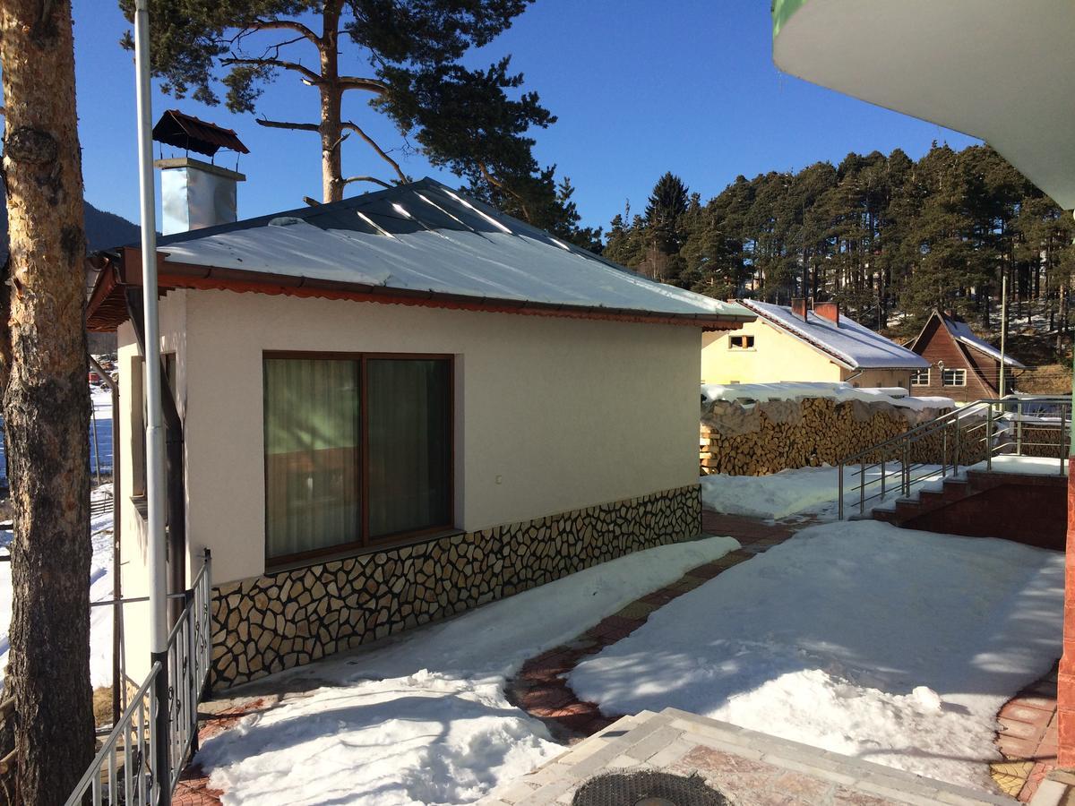 Family Hotel Panorama Sarnitsa Exterior photo
